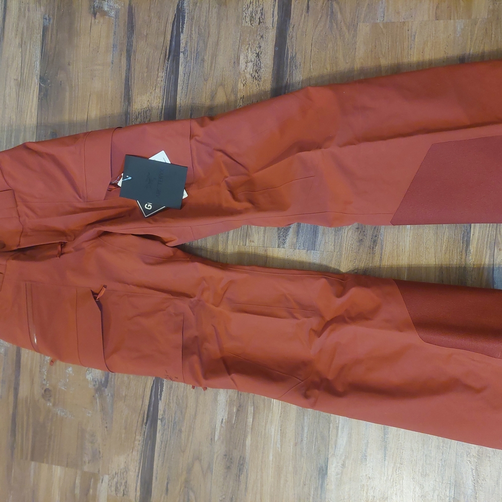 Arc'teryx Sabre Goretex Pants - Size SM R - (BRAND NEW)